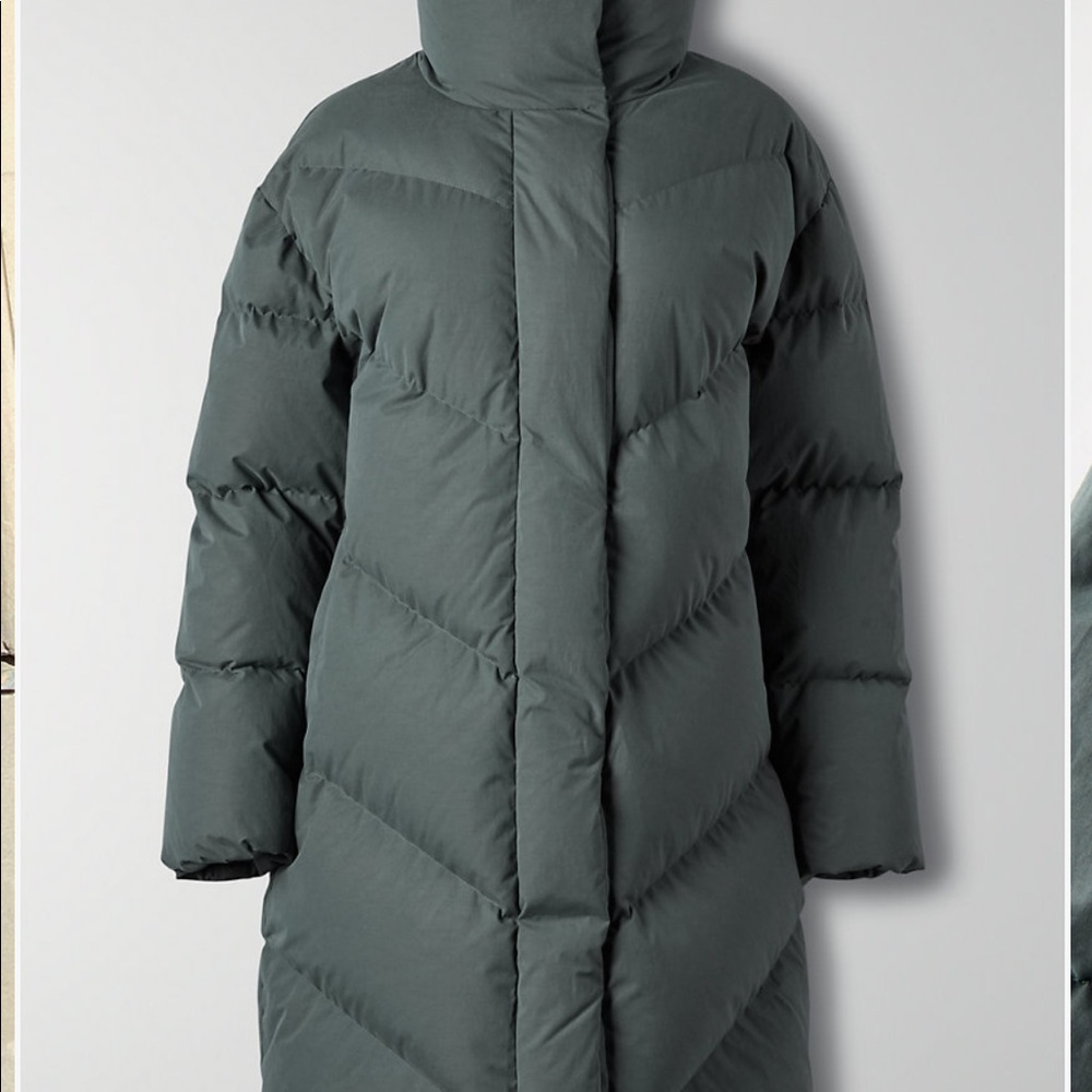 Aritzia Cloud Puff Womens Jacket, Size M, black.